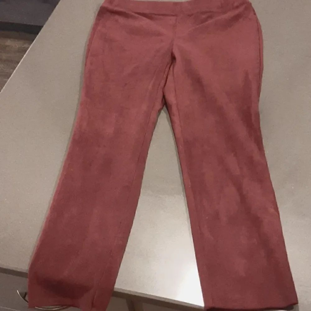 Chico's sz 0.5 faux suede burgundy ladies pants